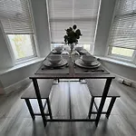Cosy Apartment With Parking Close To Ipswich Station