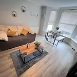 Cosy Apartment With Parking Close To Ipswich Station